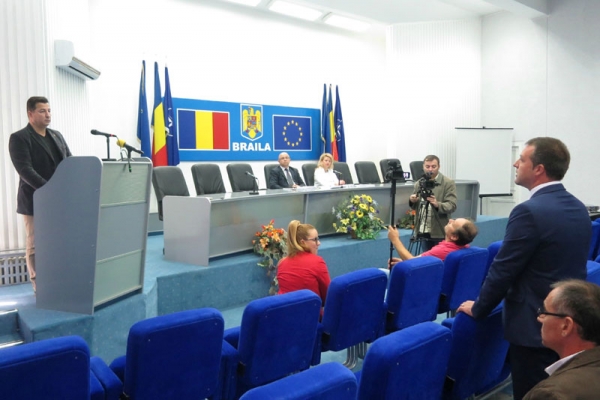 Dragomir ameninţă şi cere din nou preluarea în administrare a Stadionului de Atletism
