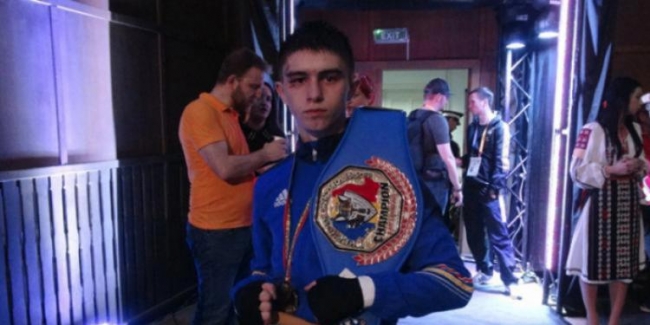 Robert Jitaru şi Marian Piţa boxează în semifinalele Centurii de aur