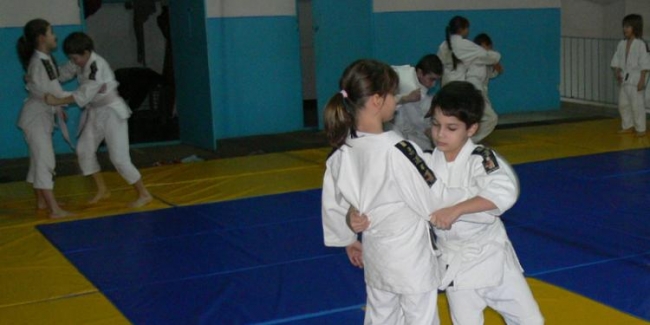 Doi judoka de la CSM Brăila luptă pentru medalii la Baia Mare