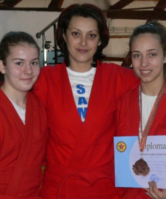 Teodora Naidin şi Cătălina Varvaruc, în lotul României pentru mondialele de sambo
